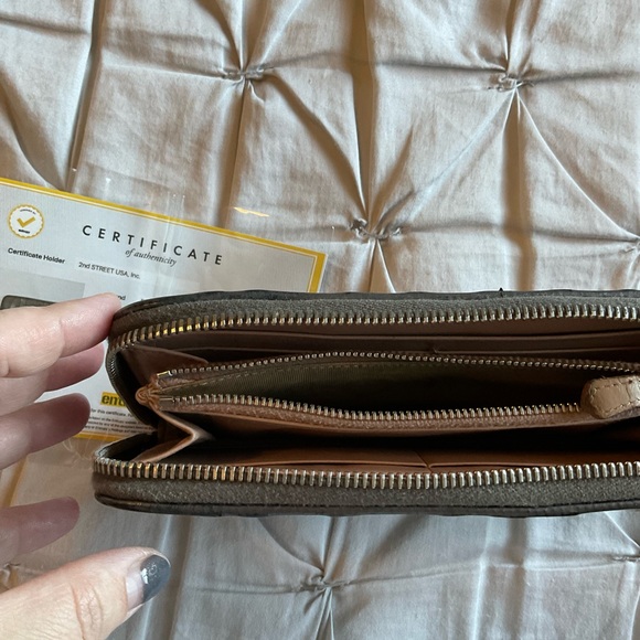 Prada Wallet - Picture 3 of 16